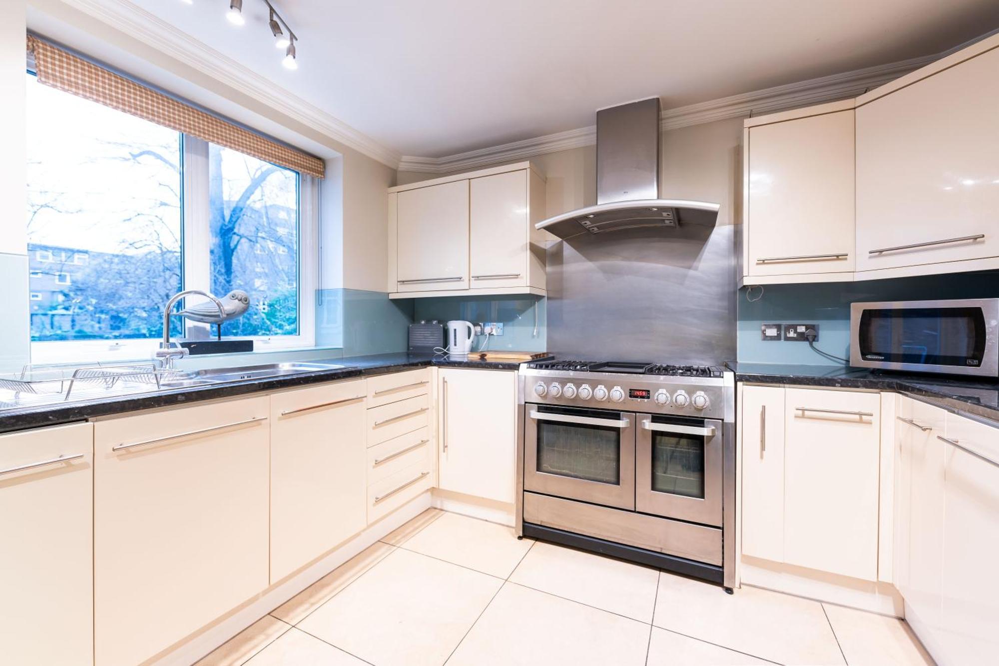 Luxury 6 Bedroom House In Southwick Street London Exterior photo